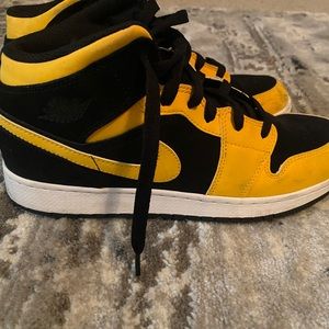 Nike Mid Jordan 1s
